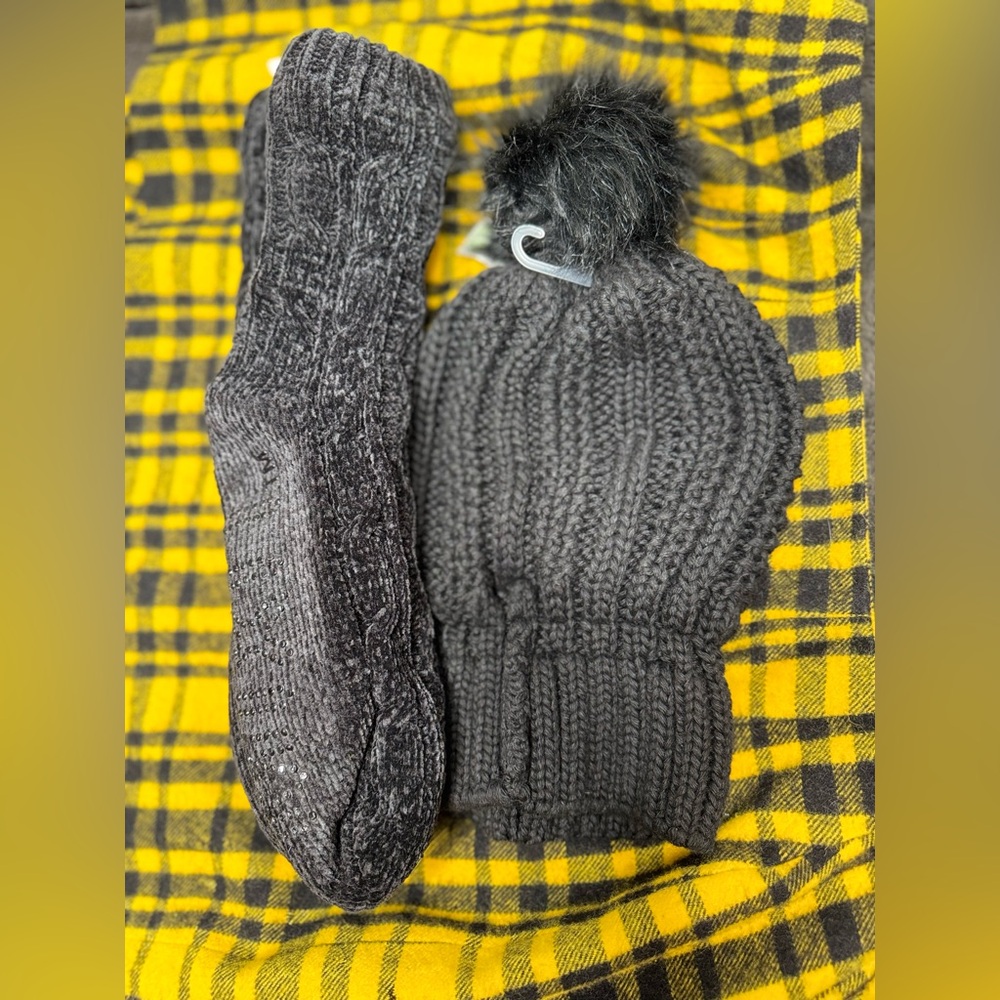 NWT Pom Beanie and Sock Slipper Set